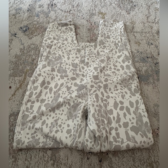 Patterned Lulu Leggings Size 8 - Picture 1 of 5